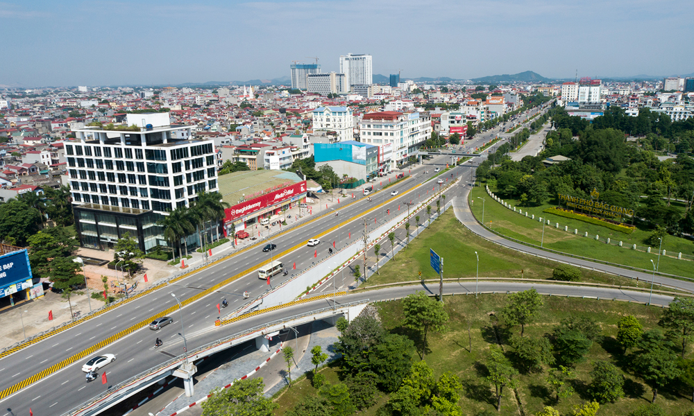 Cửa ngõ vào trung tâm TP Bắc Giang. Ảnh: Việt Hưng.